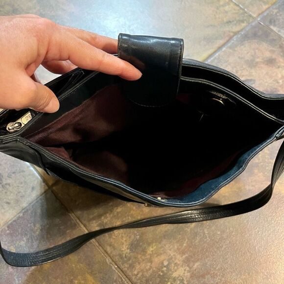 SAS Women’s Navy Leather Shoulder Purse - Picture 7 of 12